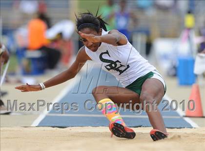 Thumbnail 1 in NCHSAA 4A Track and Field Championships photogallery.