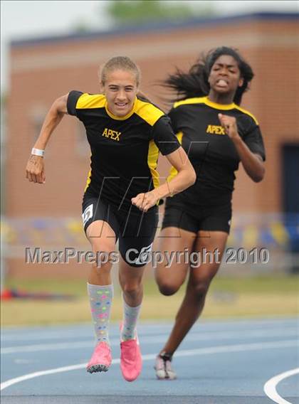 Thumbnail 1 in NCHSAA 4A Track and Field Championships photogallery.