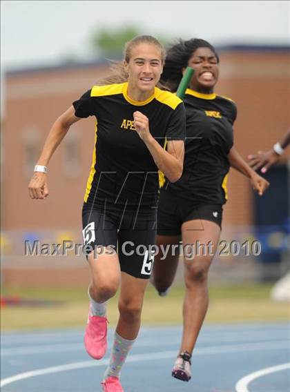 Thumbnail 2 in NCHSAA 4A Track and Field Championships photogallery.