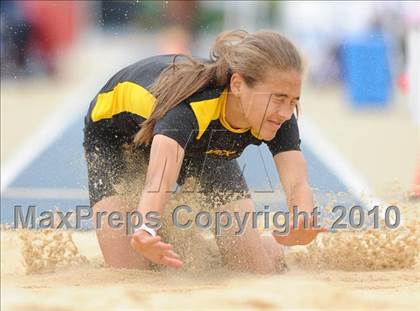 Thumbnail 1 in NCHSAA 4A Track and Field Championships photogallery.