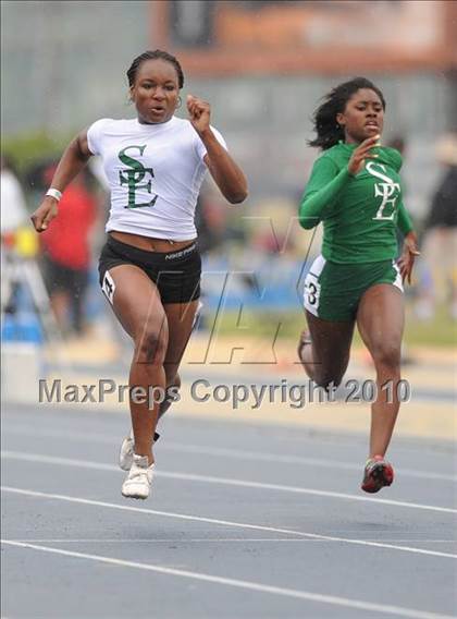 Thumbnail 1 in NCHSAA 4A Track and Field Championships photogallery.