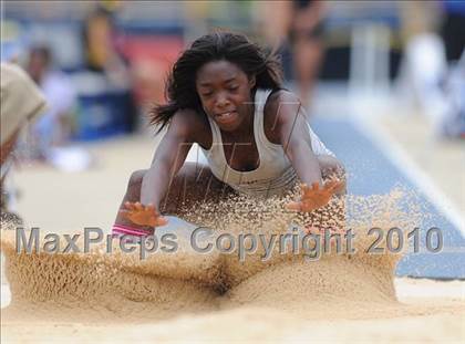 Thumbnail 2 in NCHSAA 4A Track and Field Championships photogallery.