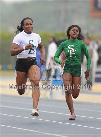 Thumbnail 2 in NCHSAA 4A Track and Field Championships photogallery.