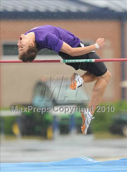 Thumbnail 1 in NCHSAA 4A Track and Field Championships photogallery.