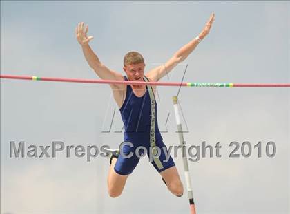 Thumbnail 1 in NCHSAA 4A Track and Field Championships photogallery.