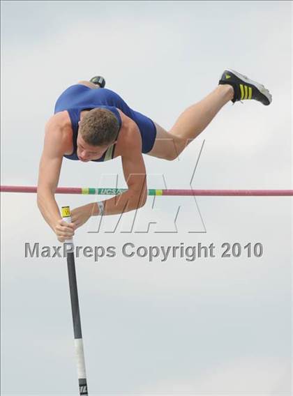 Thumbnail 1 in NCHSAA 4A Track and Field Championships photogallery.