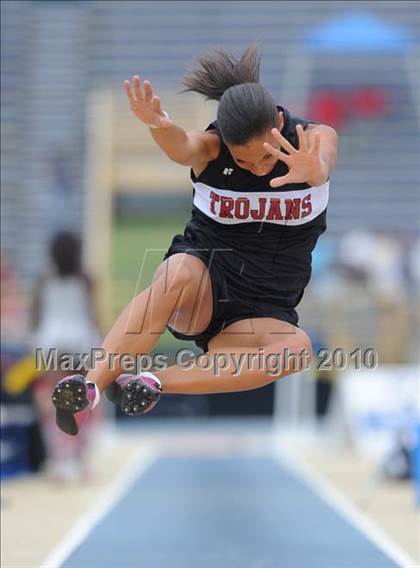 Thumbnail 1 in NCHSAA 4A Track and Field Championships photogallery.