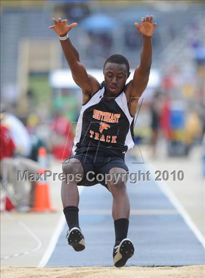 Thumbnail 1 in NCHSAA 4A Track and Field Championships photogallery.