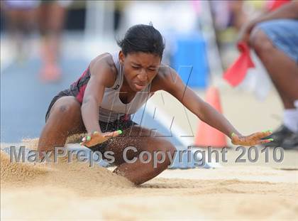 Thumbnail 1 in NCHSAA 4A Track and Field Championships photogallery.