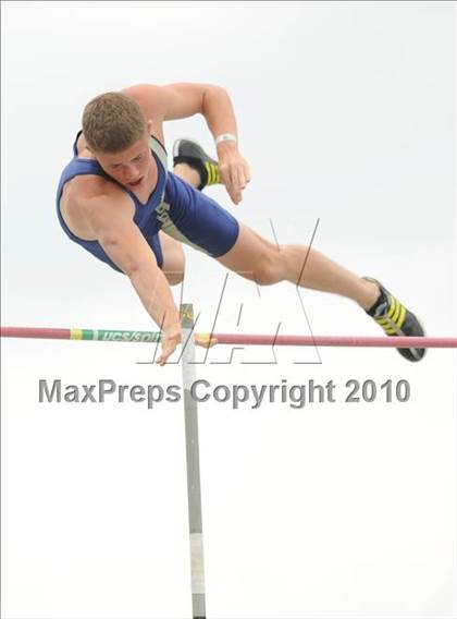 Thumbnail 1 in NCHSAA 4A Track and Field Championships photogallery.