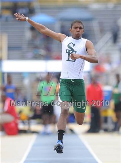 Thumbnail 3 in NCHSAA 4A Track and Field Championships photogallery.