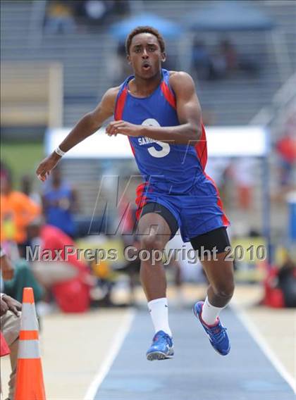 Thumbnail 1 in NCHSAA 4A Track and Field Championships photogallery.