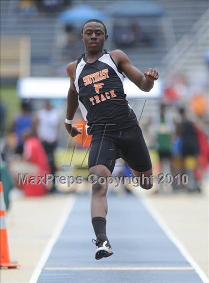 Thumbnail 1 in NCHSAA 4A Track and Field Championships photogallery.