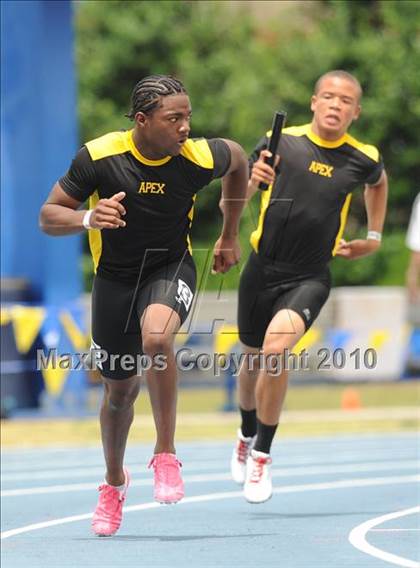 Thumbnail 1 in NCHSAA 4A Track and Field Championships photogallery.