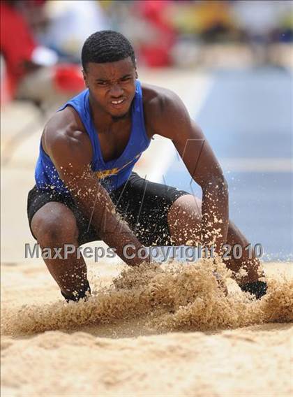 Thumbnail 1 in NCHSAA 4A Track and Field Championships photogallery.