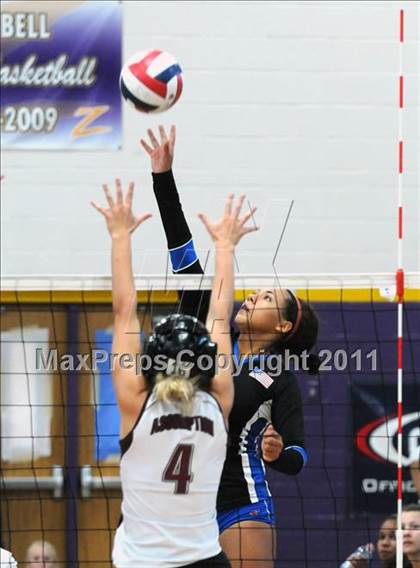 Thumbnail 3 in Los Alamitos vs. Assumption (Durango Fall Classic) photogallery.