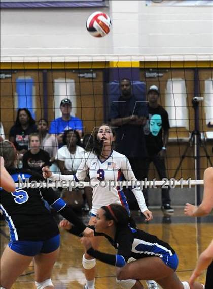 Thumbnail 3 in Los Alamitos vs. Assumption (Durango Fall Classic) photogallery.