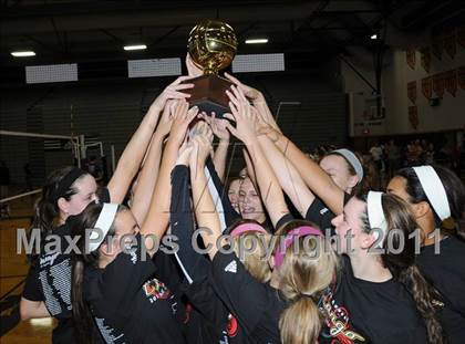 Thumbnail 3 in Los Alamitos vs. Assumption (Durango Fall Classic) photogallery.