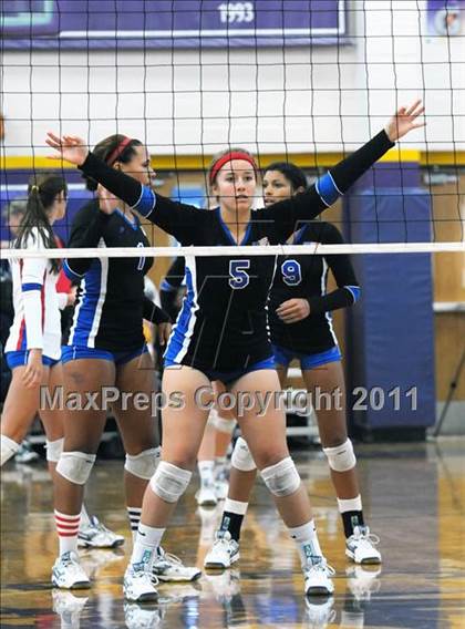 Thumbnail 1 in Los Alamitos vs. Assumption (Durango Fall Classic) photogallery.