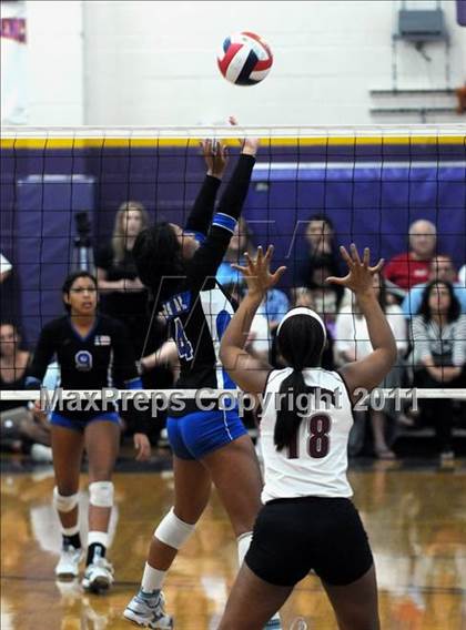 Thumbnail 3 in Los Alamitos vs. Assumption (Durango Fall Classic) photogallery.