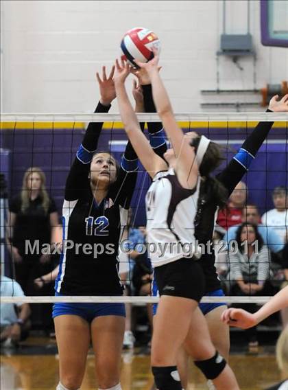 Thumbnail 1 in Los Alamitos vs. Assumption (Durango Fall Classic) photogallery.