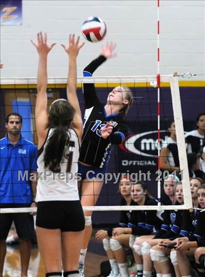 Thumbnail 2 in Los Alamitos vs. Assumption (Durango Fall Classic) photogallery.