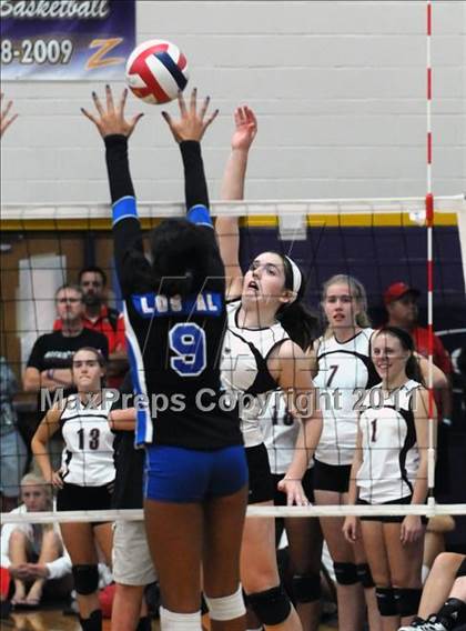 Thumbnail 2 in Los Alamitos vs. Assumption (Durango Fall Classic) photogallery.