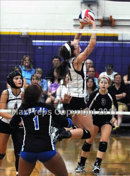 Thumbnail 1 in Los Alamitos vs. Assumption (Durango Fall Classic) photogallery.