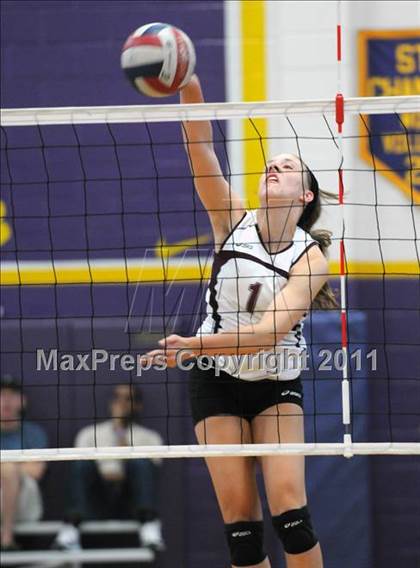 Thumbnail 2 in Los Alamitos vs. Assumption (Durango Fall Classic) photogallery.