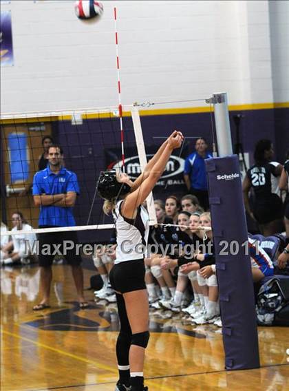 Thumbnail 2 in Los Alamitos vs. Assumption (Durango Fall Classic) photogallery.
