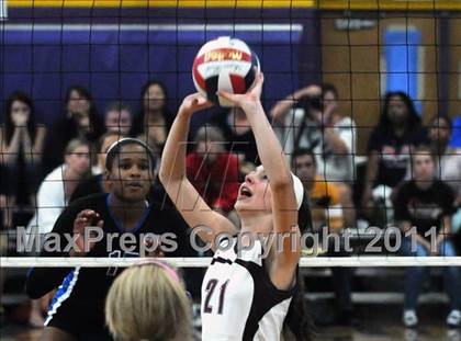 Thumbnail 3 in Los Alamitos vs. Assumption (Durango Fall Classic) photogallery.