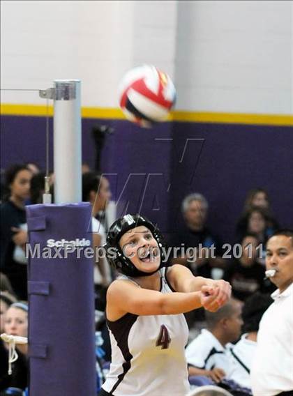 Thumbnail 2 in Los Alamitos vs. Assumption (Durango Fall Classic) photogallery.
