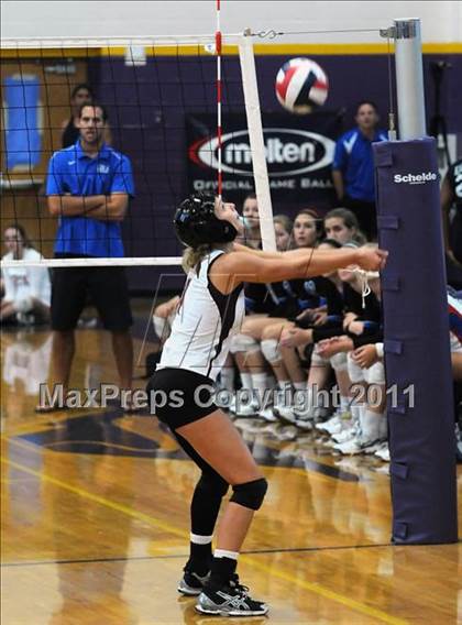 Thumbnail 1 in Los Alamitos vs. Assumption (Durango Fall Classic) photogallery.