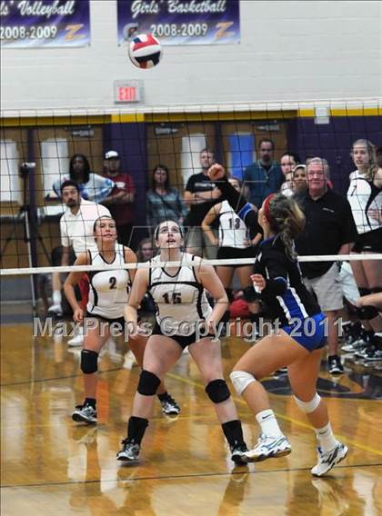 Thumbnail 2 in Los Alamitos vs. Assumption (Durango Fall Classic) photogallery.