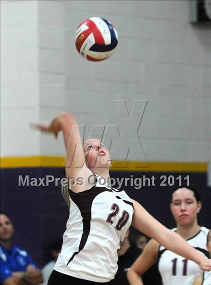 Thumbnail 1 in Los Alamitos vs. Assumption (Durango Fall Classic) photogallery.