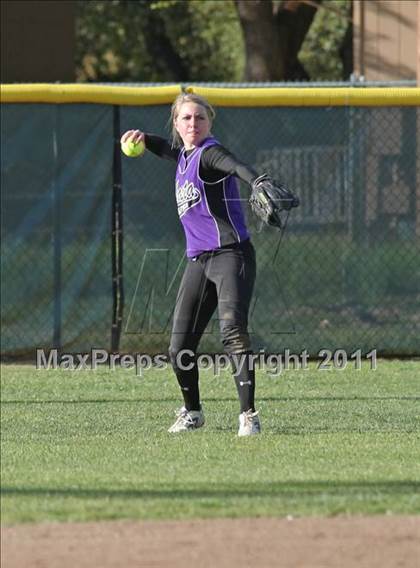 Thumbnail 2 in Foothill vs. Shasta (Shasta Tournament) photogallery.