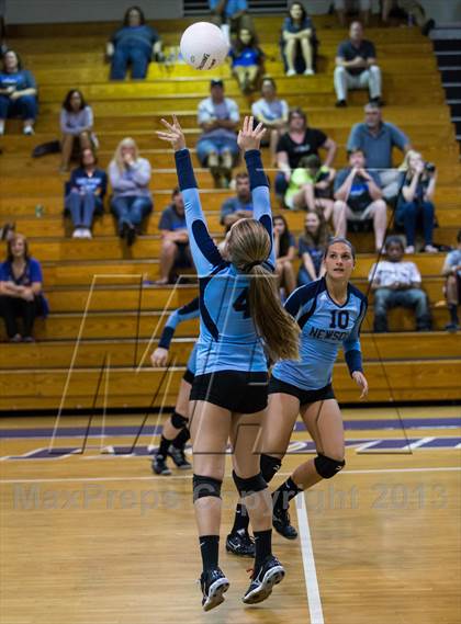 Thumbnail 3 in Newsome @ Riverview photogallery.