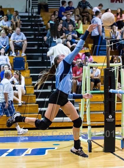 Thumbnail 3 in Newsome @ Riverview photogallery.
