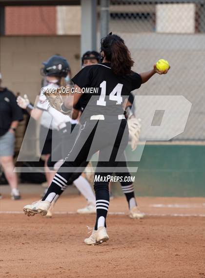 Thumbnail 3 in Churchill vs Clark photogallery.