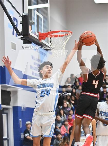 Thumbnail 2 in Sam Rayburn vs Terry (McDonald's Texas Invitational) photogallery.