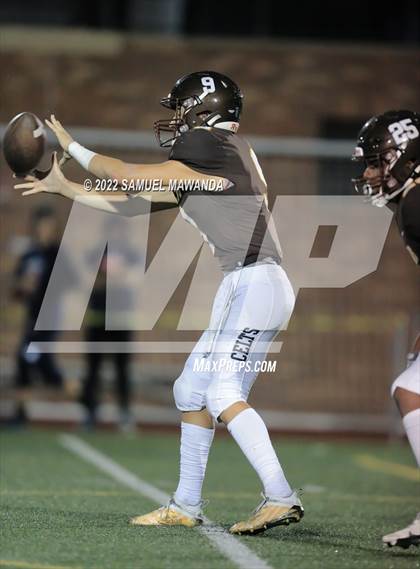 Thumbnail 2 in Chaminade @ Crespi photogallery.