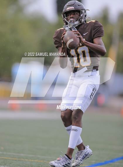 Thumbnail 1 in Chaminade @ Crespi photogallery.