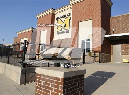 Thumbnail 2 in Carl Albert @ Midwest City photogallery.