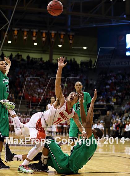 Thumbnail 2 in Overland vs. Denver East (CHSAA 5A Semifinal) photogallery.
