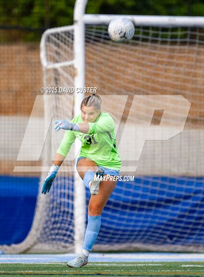 Thumbnail 3 in Oakton @ Yorktown (VHSL Region 6 Class D Semi-Final) photogallery.