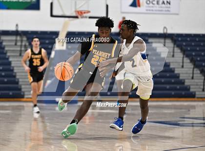 Thumbnail 3 in Manchester vs St. John-Vianney (WOBM Christmas Classic) photogallery.