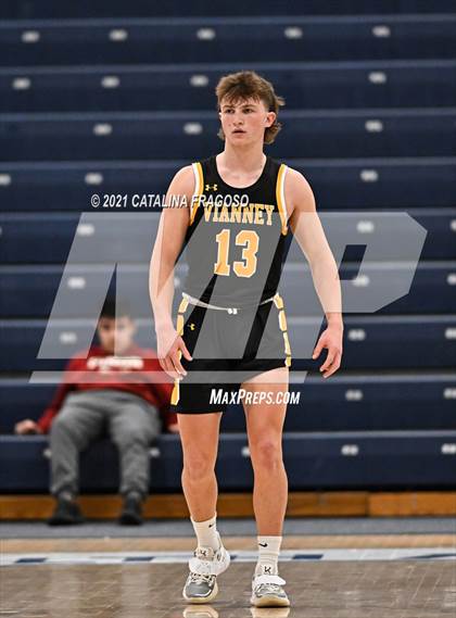 Thumbnail 2 in Manchester vs St. John-Vianney (WOBM Christmas Classic) photogallery.