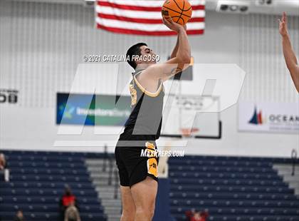 Thumbnail 2 in Manchester vs St. John-Vianney (WOBM Christmas Classic) photogallery.