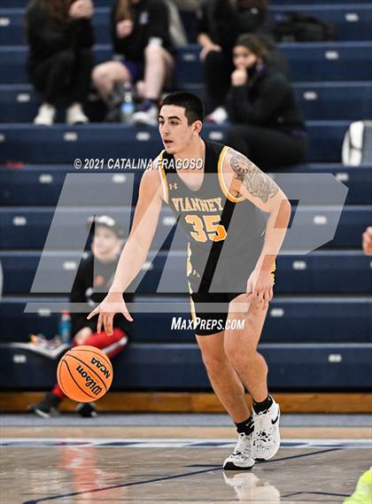 Thumbnail 3 in Manchester vs St. John-Vianney (WOBM Christmas Classic) photogallery.