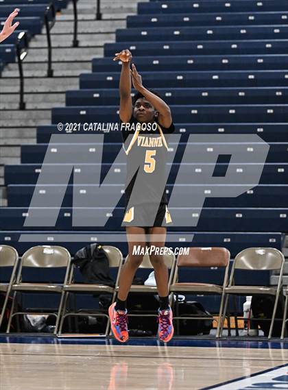 Thumbnail 2 in Manchester vs St. John-Vianney (WOBM Christmas Classic) photogallery.